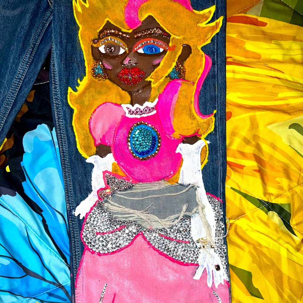 Beautiful customized princess peach jeans 💖👸🏽